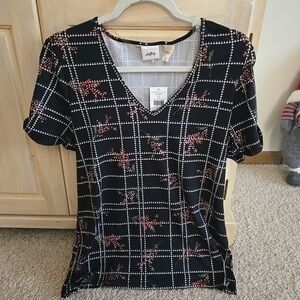 NWT Buckle Daytrip Women's Black Floral V-Neck Short Sleeve Blouse Top